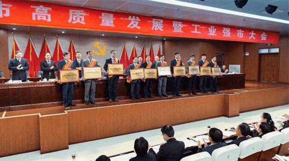 謹慎前行積底蘊，蓬勃奮進續豪情